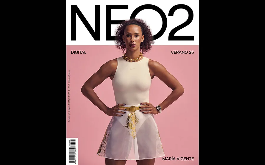 María Vicente protagoniza la portada de Neo2 con falda de autor Xaneiro
